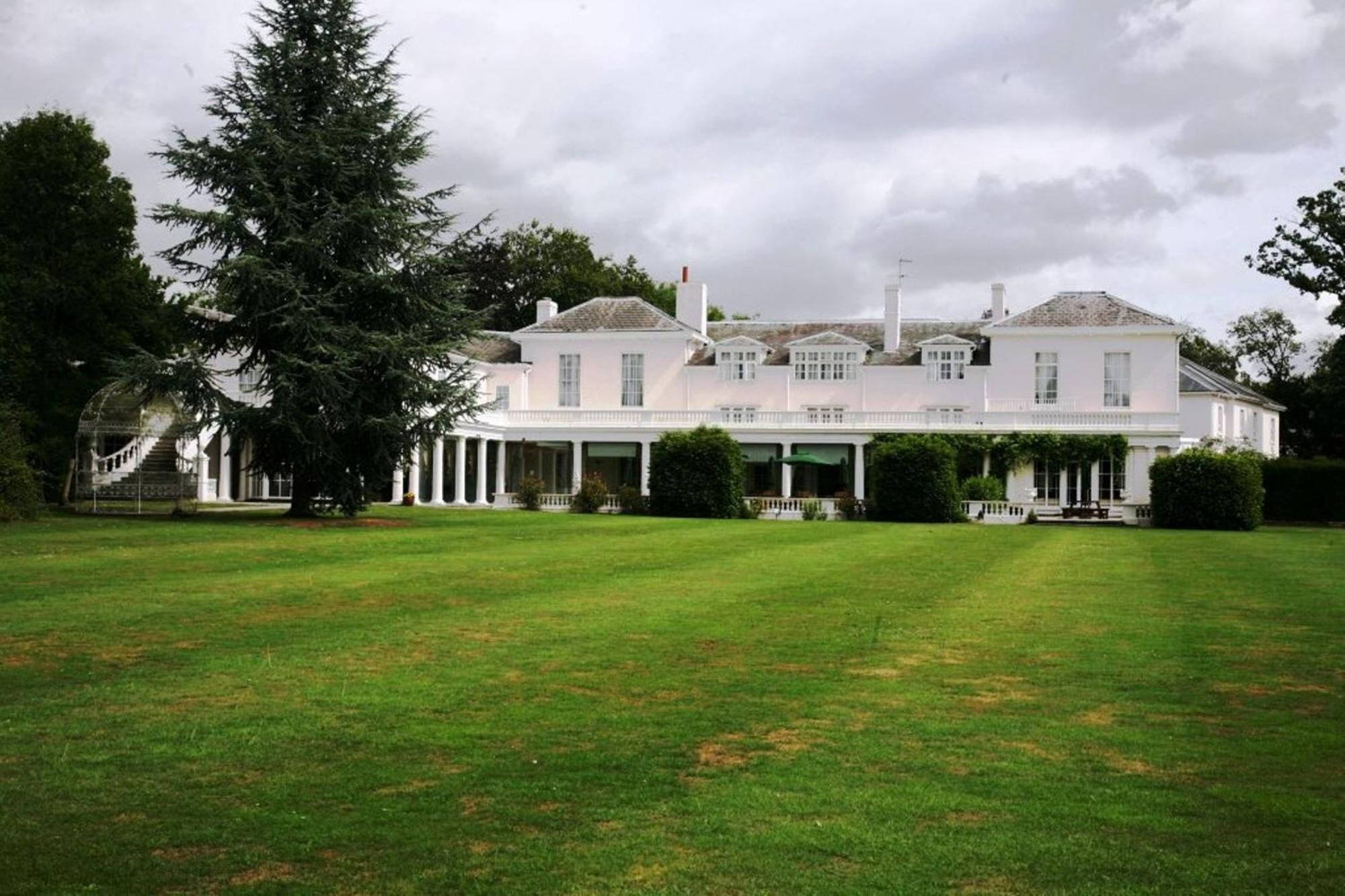 Manor Of Groves Hotel, Golf & Health Club Sawbridgeworth Exterior photo